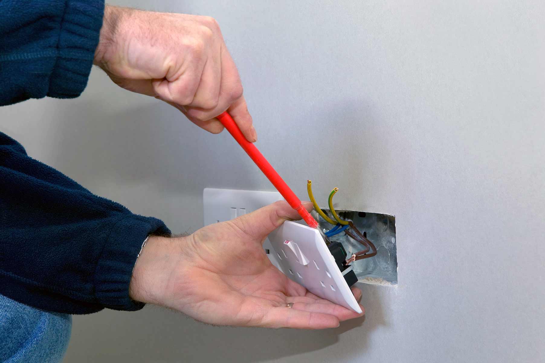 Our electricians can install plug sockets for domestic and commercial proeprties in Horsham and the local area. 